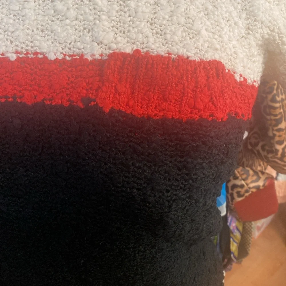 Vintage 80’s - color block sweater - short sleeve- textured knit - pocket